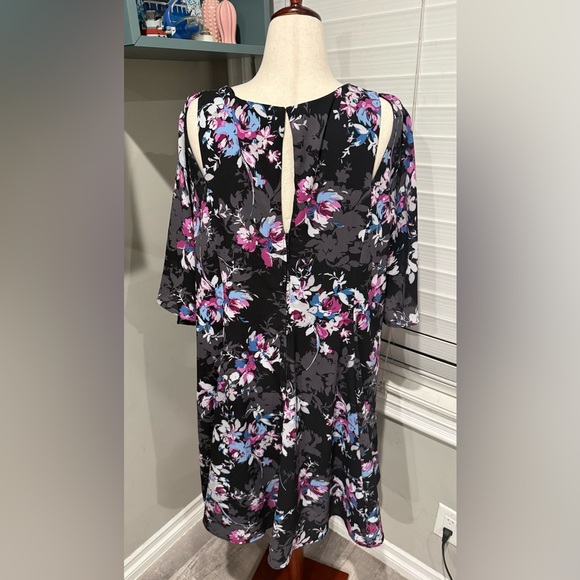 Torrid Black Floral Georgette Flutter Sleeve‎ Mini Dress - Picture 5 of 8